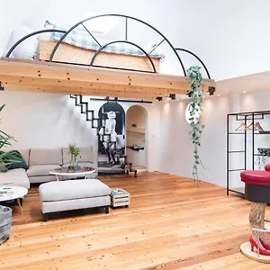 https://bb-houseboat-amsterdam.amsterdamhotelsnl.com